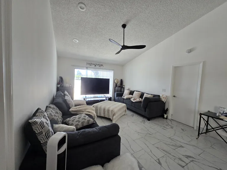 1530 Royal Forest Ct — Photo 10