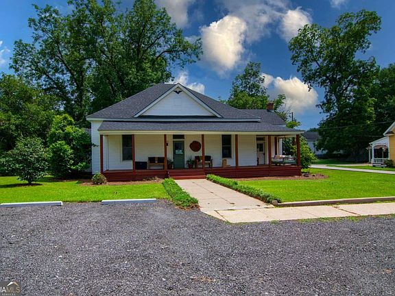 2nd image of 322 Fort Ln