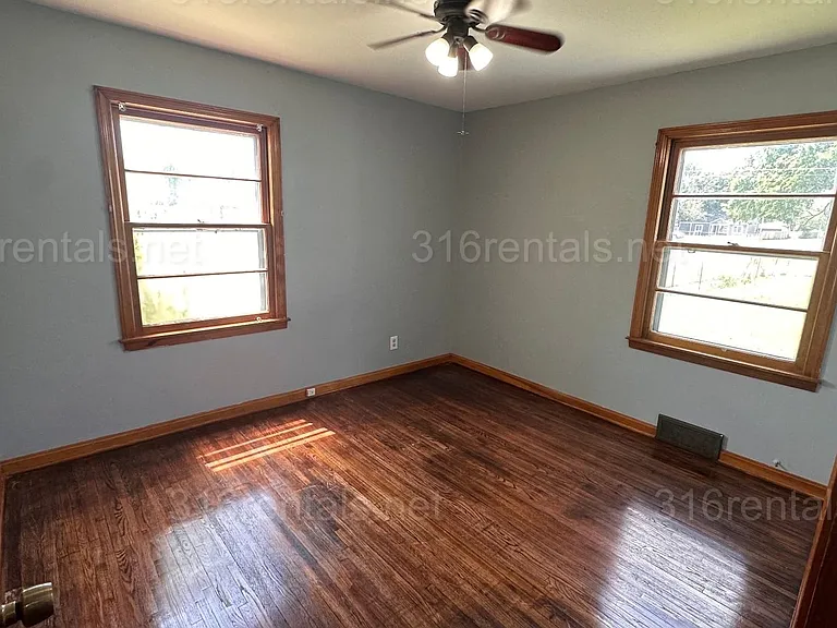 1757 S Fern St — Photo 7