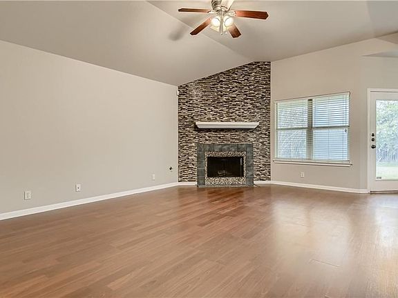 3rd image of 113 Cassandra Dr