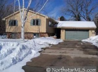 2901 Oakwood Dr, Mounds View, MN 55112
