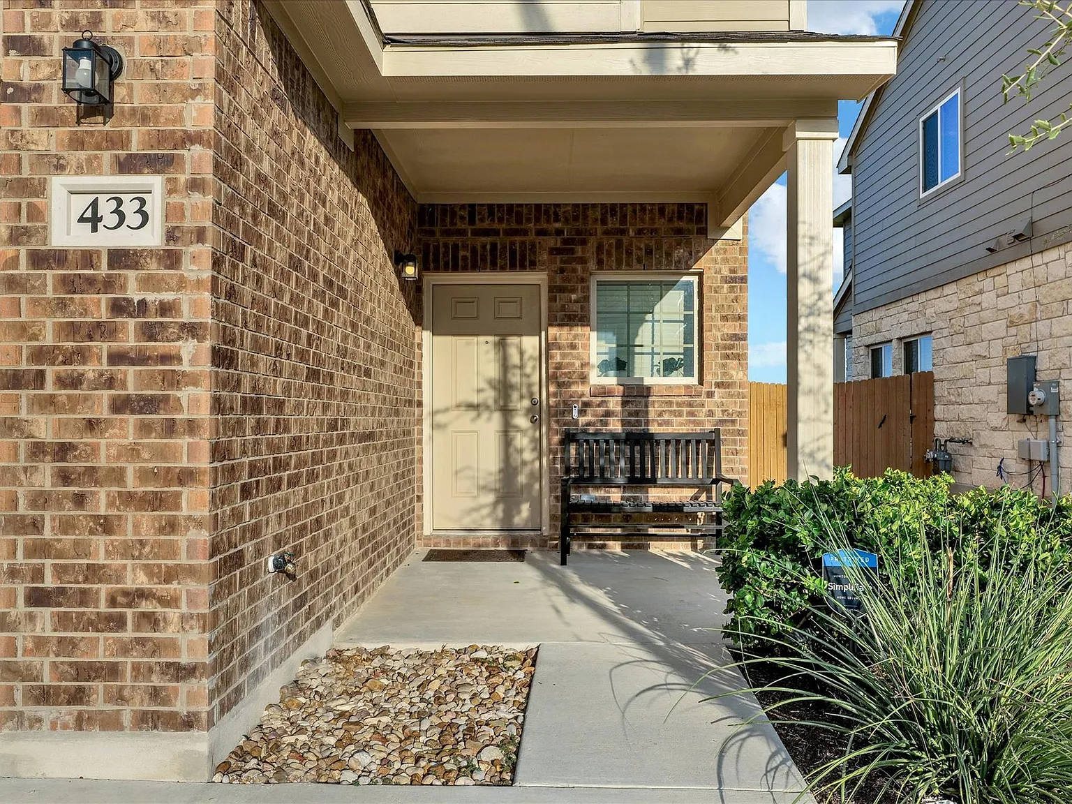 3 bed, 2.5 bath, 1406 sqft, $1,850 — Photo 3