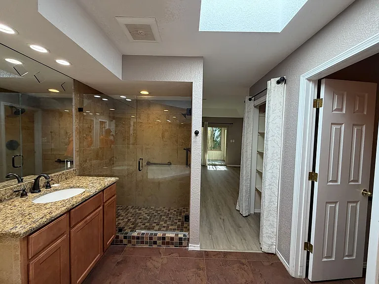 7924 Woodridge Dr NE — Photo 18