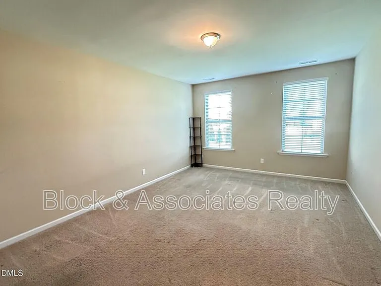2433 Cedar Rock Dr — Photo 11