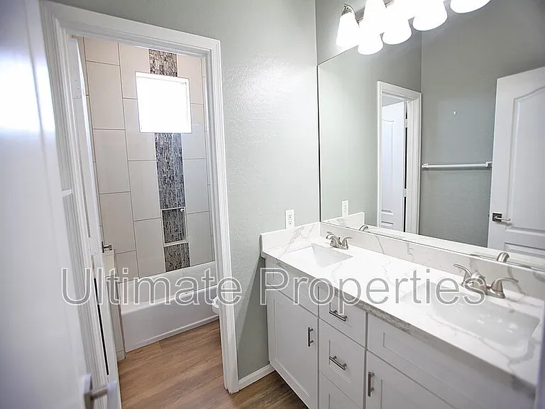 7236 W Avenida Del Rey — Photo 11