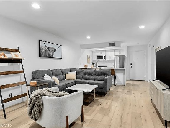 5th image of 740 N Kings Rd APT 221