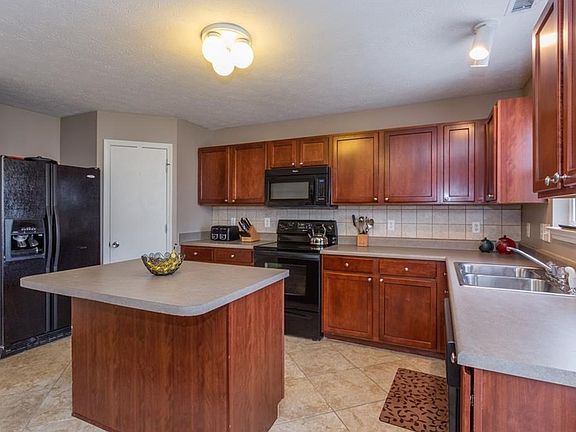 5th image of 2424 Liatris Dr