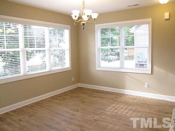 5th image of 219 Millwood Dr