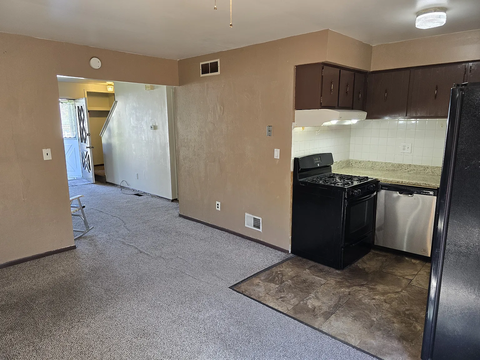 2 bed, 1.5 bath, 1088 sqft, $1,400 — Photo 4