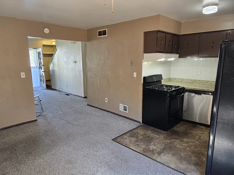 8643 Hickory Dr — Photo 4