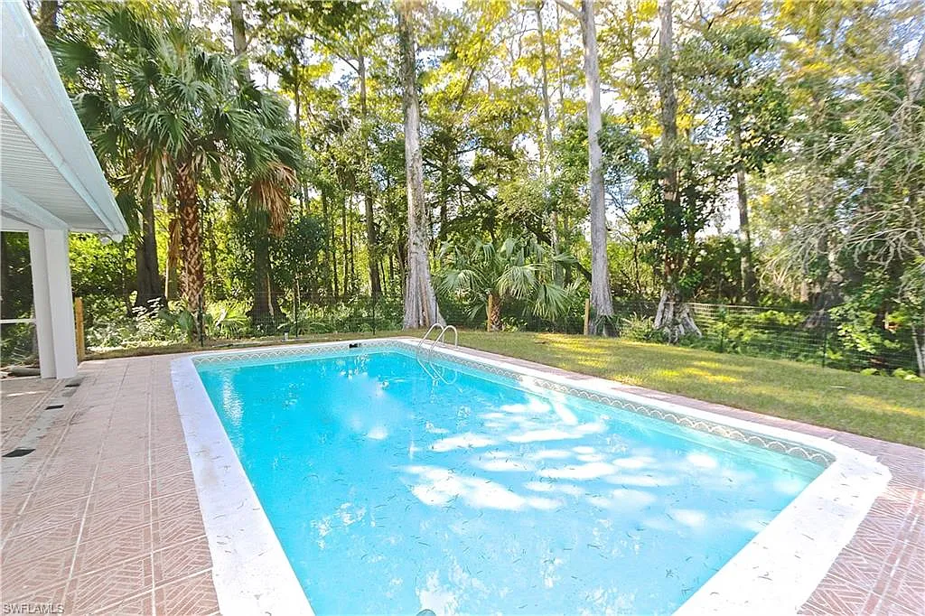 3 bed, 2.0 bath, 1761 sqft, $3,200 — Photo 3