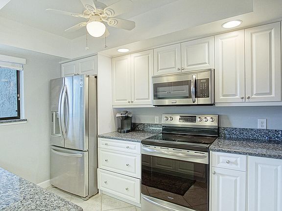 4th image of 2400 S Ocean Drive #6321