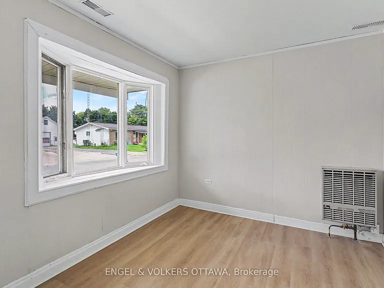 728 Laval St — Photo 11