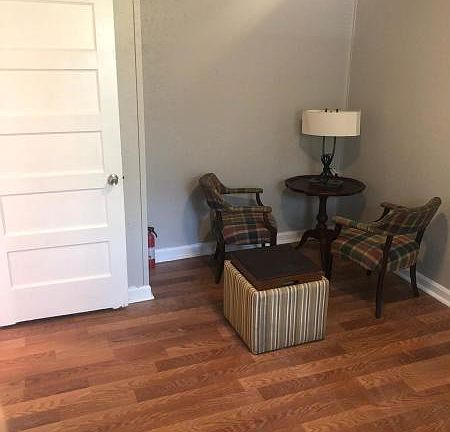 3rd image of 314 Celery Ave S