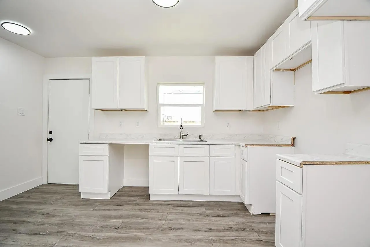 3 bed, 1.0 bath, $2,150 — Photo 2