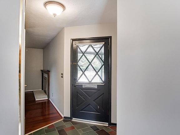 3rd image of 4550 Sandringham Dr
