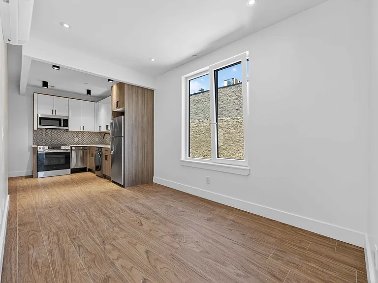 363 Hawthorne St #4E — Photo 3