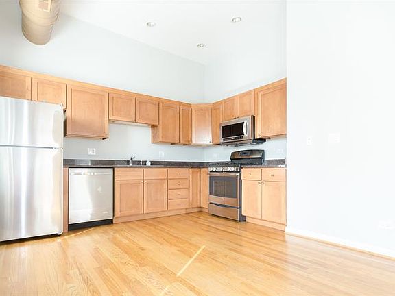 2nd image of 1958 W Chicago Ave APT 1W