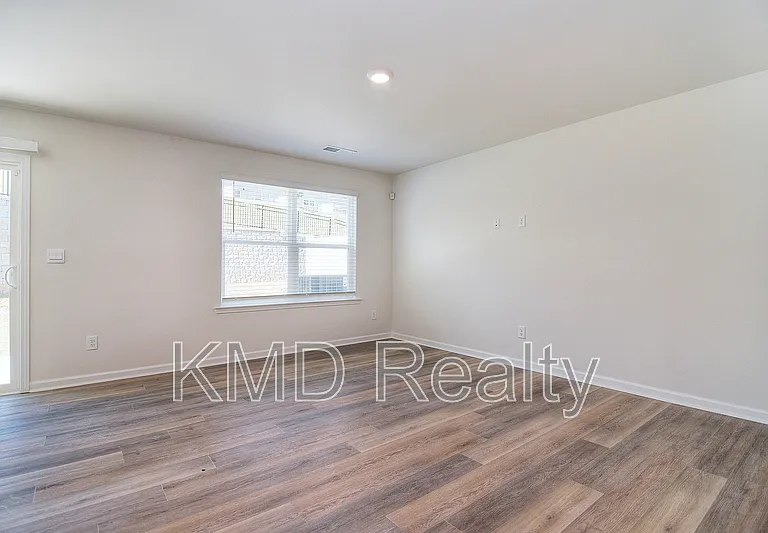 5155 Hyrule Dr — Photo 9