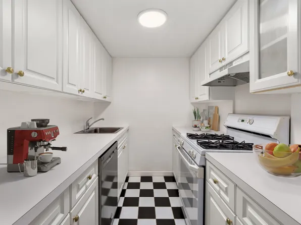 220 East 67th Street 1C image 7 of 8
