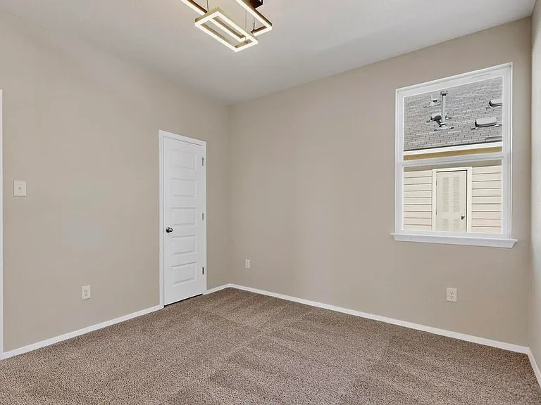 189 Fabion St — Photo 14