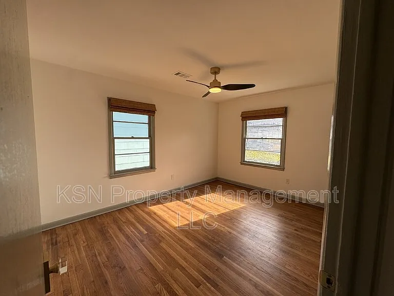 1436 E 42nd St — Photo 13