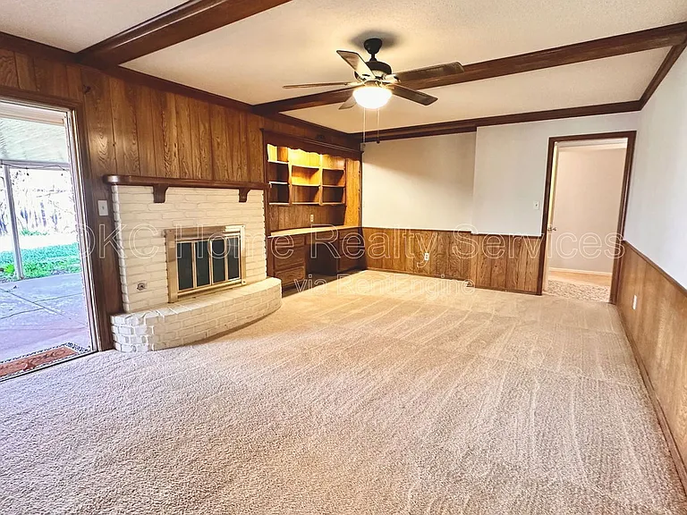 12109 Camelot Dr — Photo 6