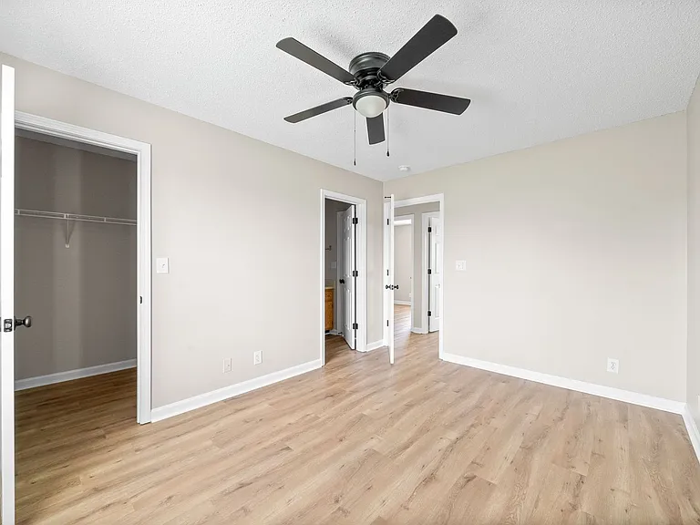 704 Shetland Dr — Photo 17