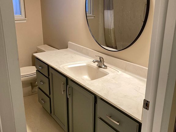 Main bathroom with tub shower.