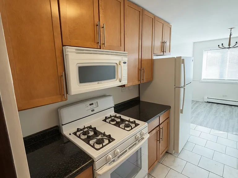 5686 N Elston Ave — Photo 3