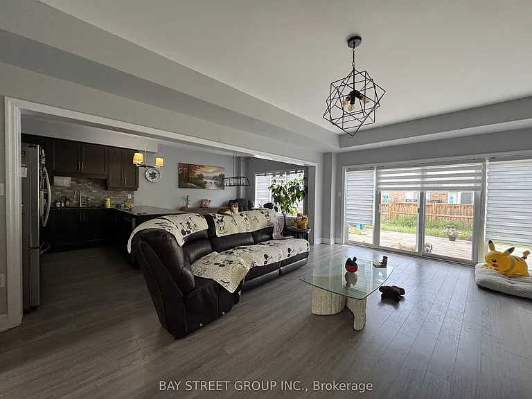 51 Dominion Cres — Photo 5