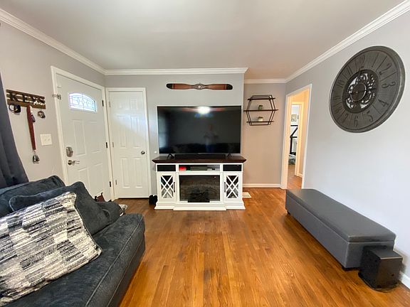 3rd image of 207 Louise Ave
