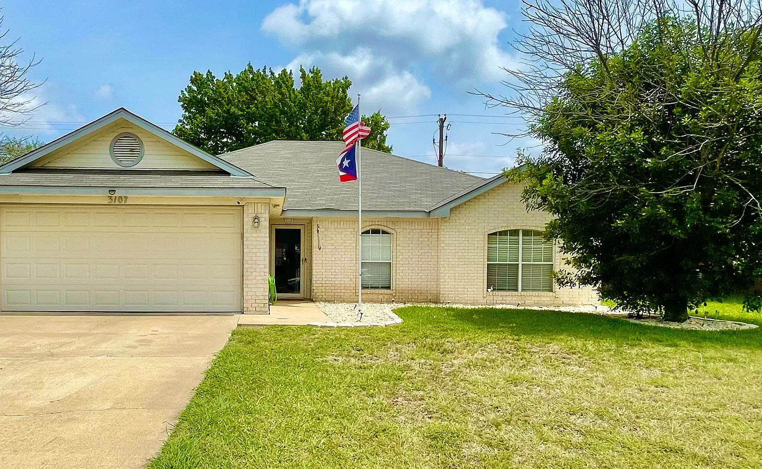 Location, Location, Location, Plus Bonus Room off the Primary Bedroom, 2 Fulls Baths, 2 Car Garag... — Photo 1