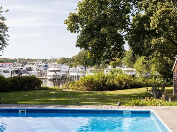 295 Maiden Lane, Mattituck, NY 11952