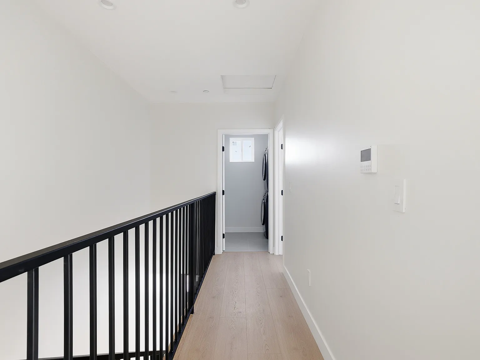 2 bed, 892 sqft, $2,500 — Photo 2