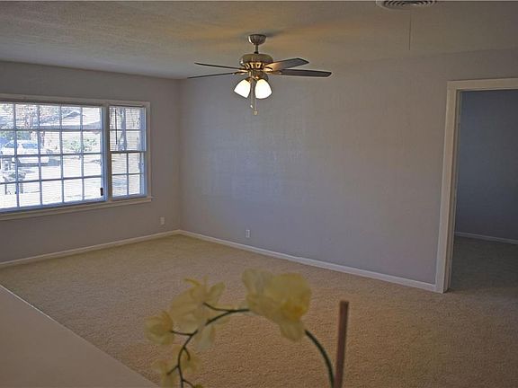 4th image of 1557 Montclair Dr