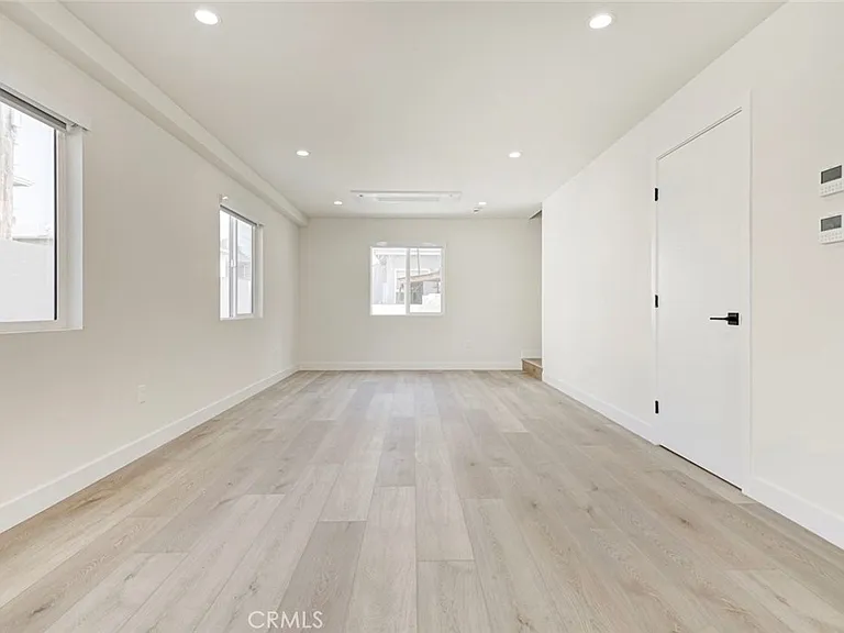 1070 Allen Ave #C — Photo 8