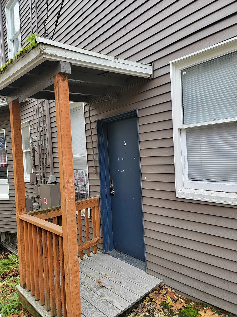 Building Photo - 5033 Brooklyn Ave NE #5