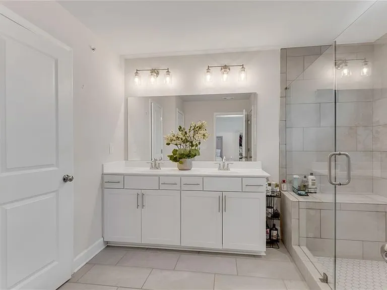 624 Spadina Rd — Photo 22