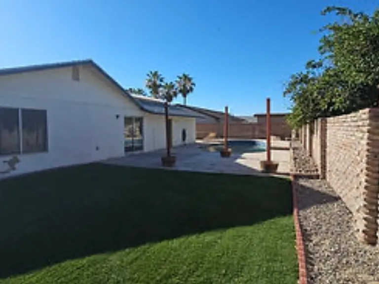 2911 S Rainbow Ave — Photo 3