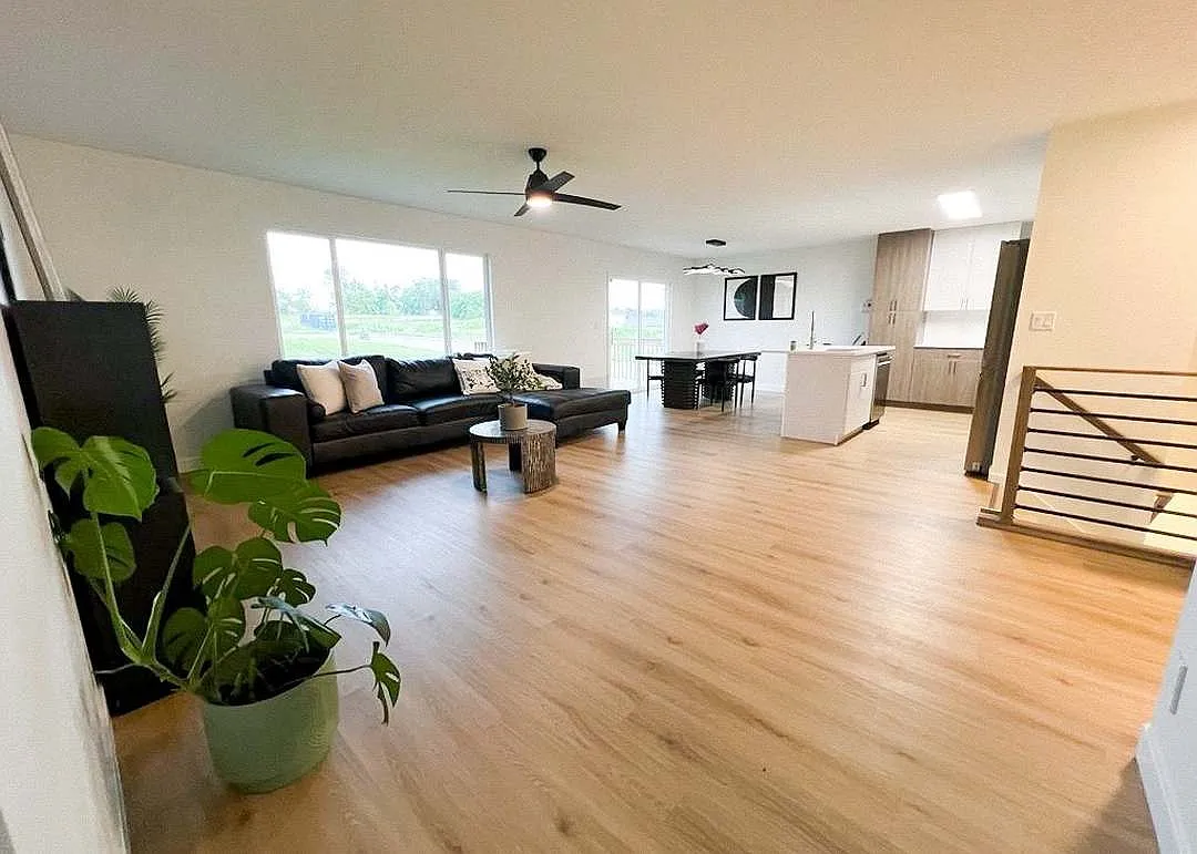 3 bed, 2.5 bath, 2800 sqft, $2,499 — Photo 2