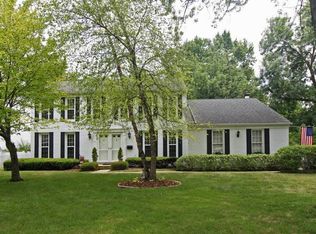 305 Hillside Dr, Roselle, IL 60172