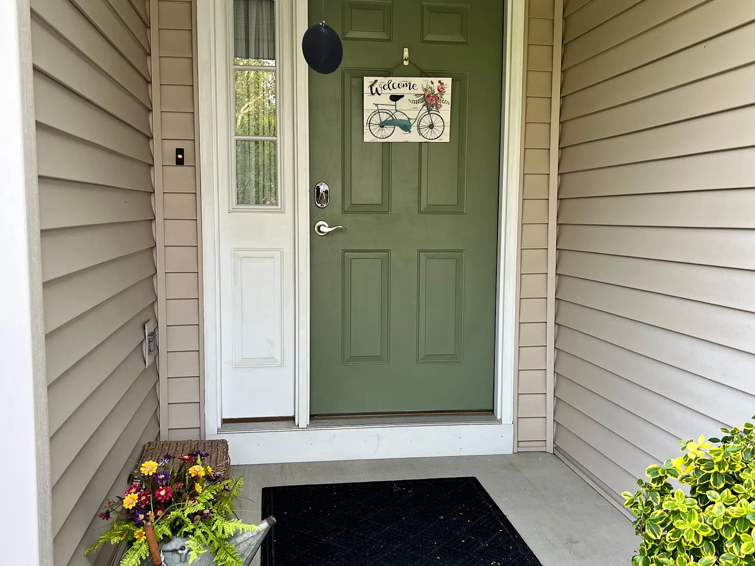 1155 Swan Dr — Photo 2