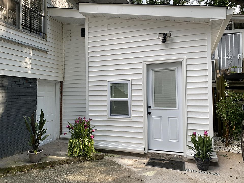 Your Private Entrance in back of house