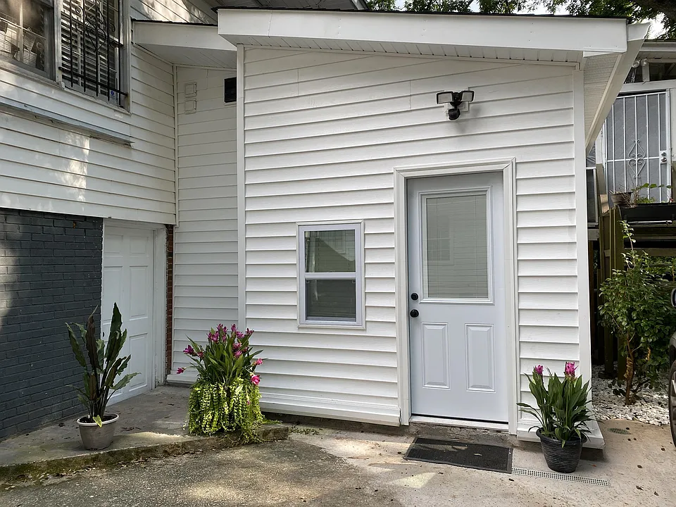 Your Private Entrance in back of house