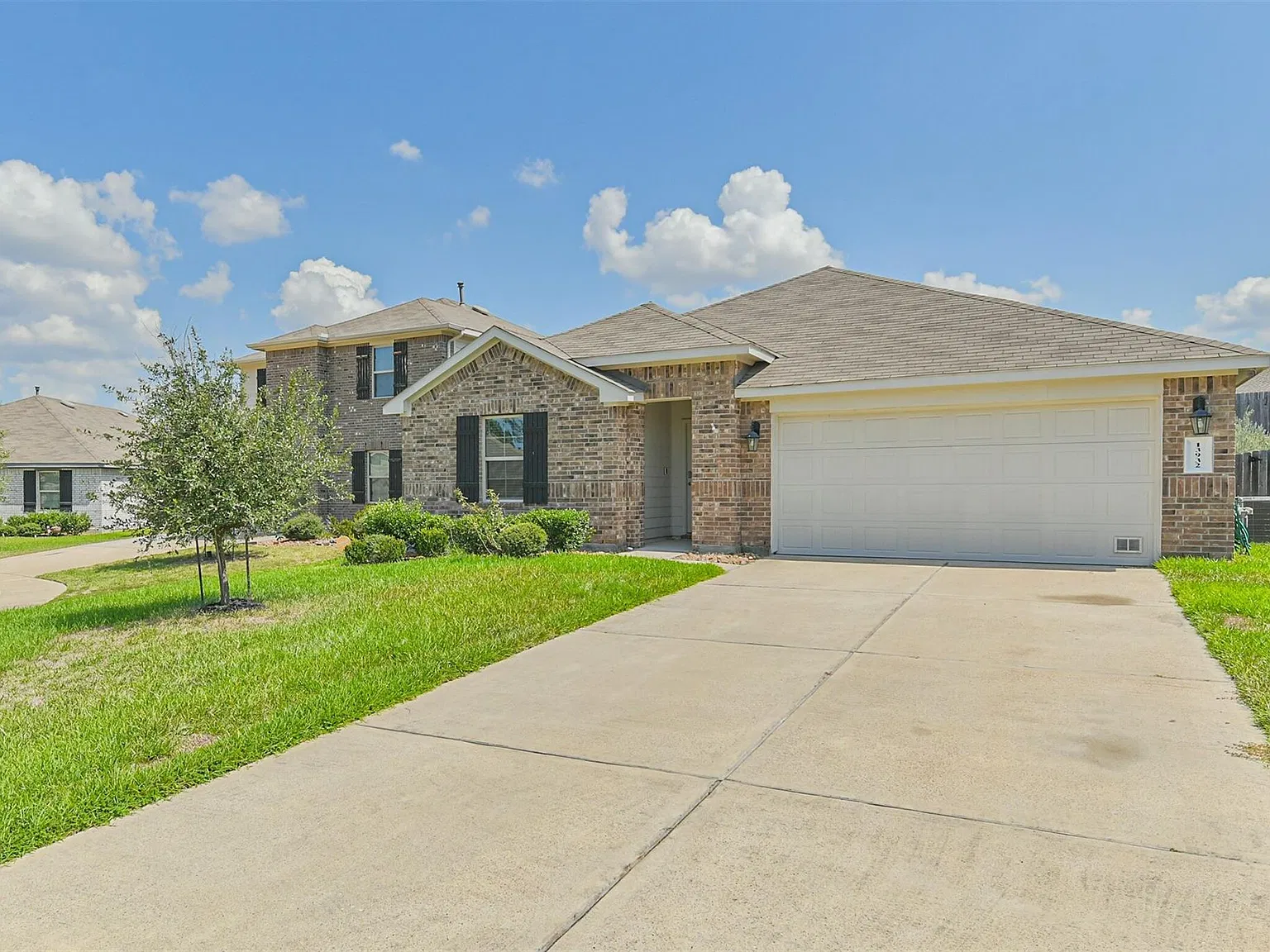 4 bed, 3.0 bath, 2083 sqft, $2,400 — Photo 3