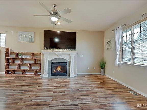 3rd image of 18007 15th Avenue E
