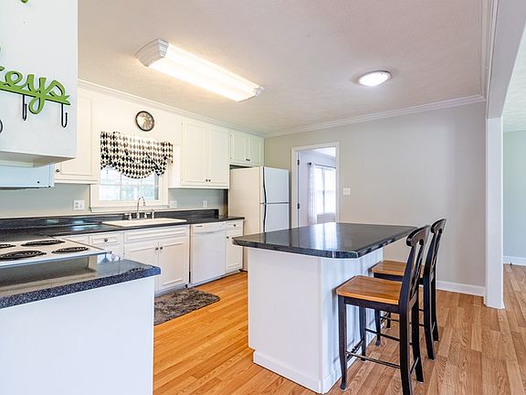 5th image of 710 Wildwood Dr