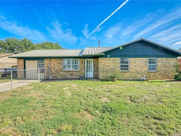 1021 E Tyler St, Mangum, OK 73554