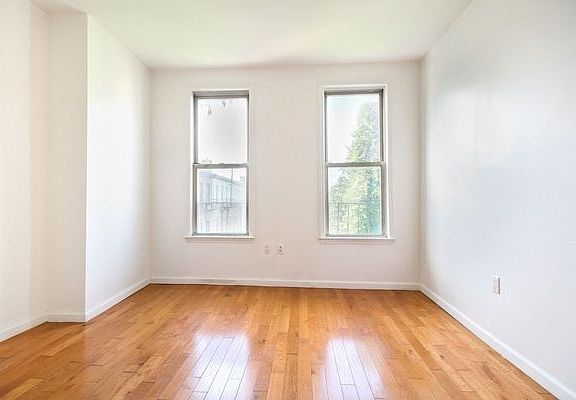 4th image of 30 Driggs Ave #1RC